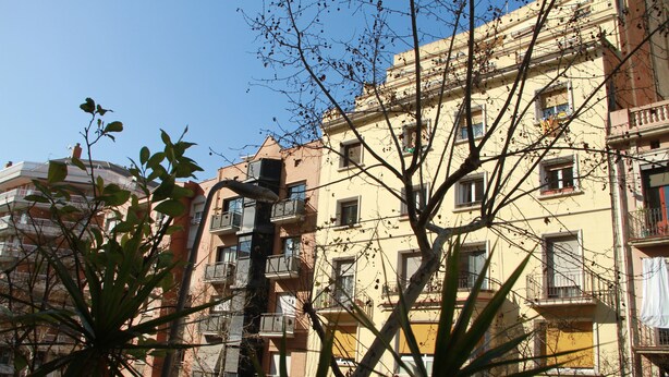 Triple Room | Front of property - Hostal LK (Barcelona)