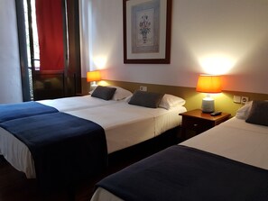 Interior - Hostal LK (Barcelona)