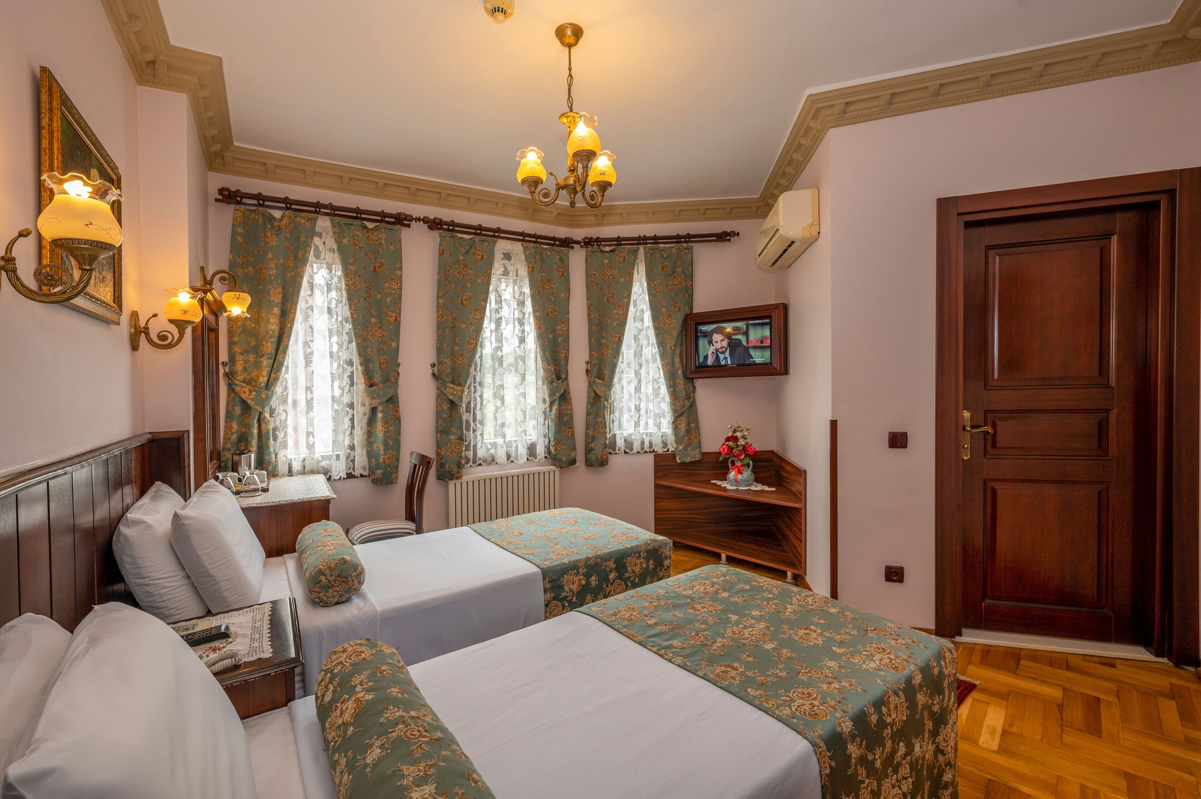 standard double room | pillow-top beds, minibar, in-room safe, desk