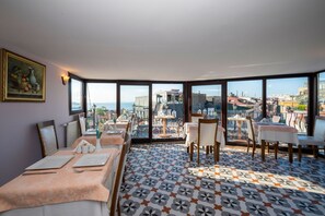 Petit déjeuner buffet compris tous les jours