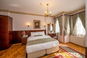 Pillowtop beds, minibar, in-room safe, desk - Osmanhan Hotel (Istanbul)