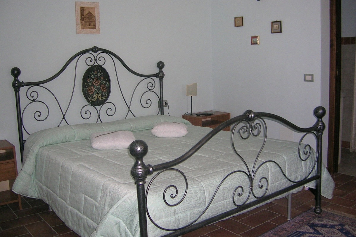 Apartment for 2 people | 1 bedroom, Frette Italian sheets, premium bedding, Select Comfort beds
