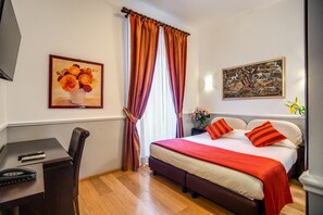 Standard-Doppelzimmer, 1 Schlafzimmer | Hochwertige Bettwaren, Minibar, Zimmersafe, Schreibtisch