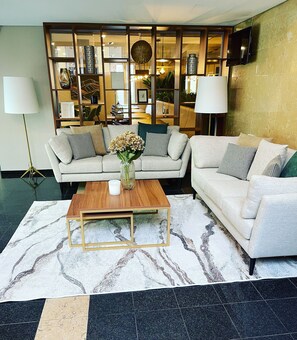 Reception - Hotel Sete Colinas (Lisbon)