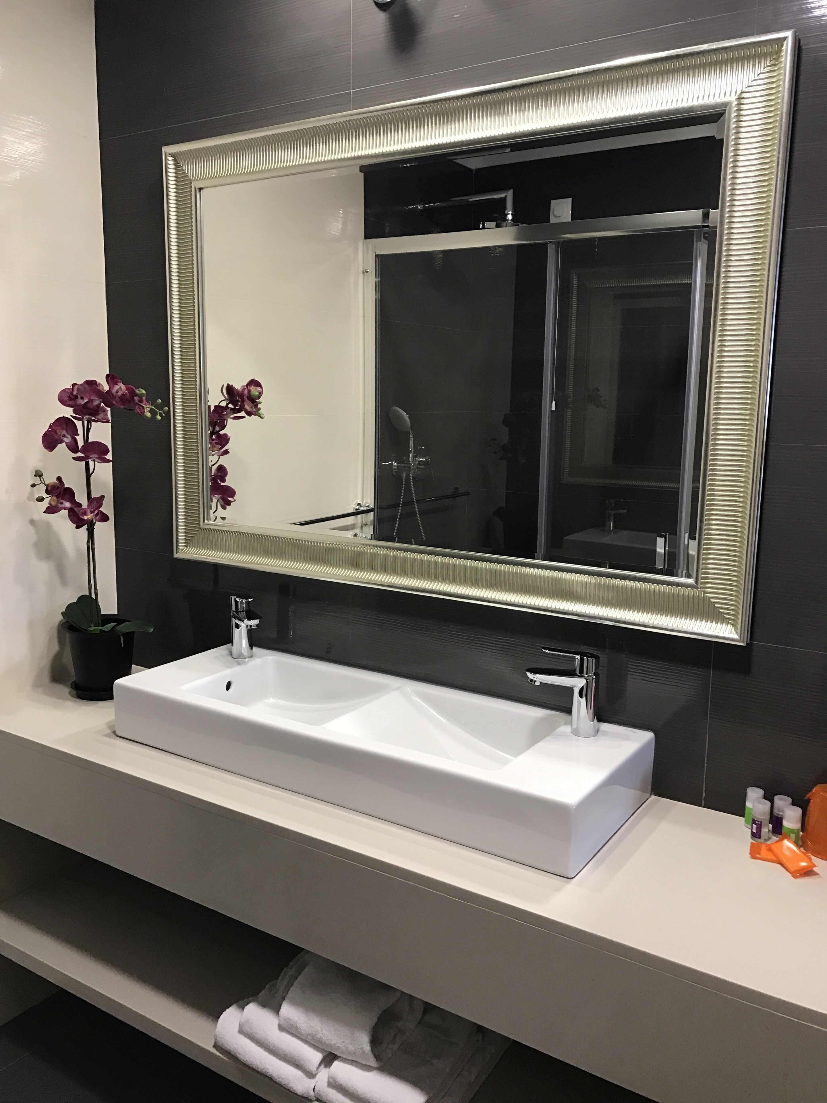 junior suite | bathroom | shower, free toiletries, hair dryer, bidet