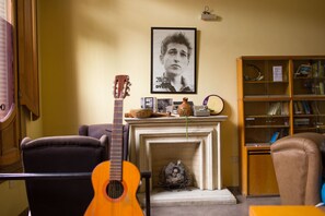 Fireplace - Sabatico Travelers Hostel & Guesthouse (Buenos Aires)