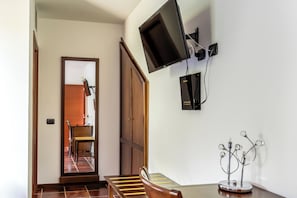 Quarto triplo superior, terraço | Lençóis italianos Frette, edredons de pluma