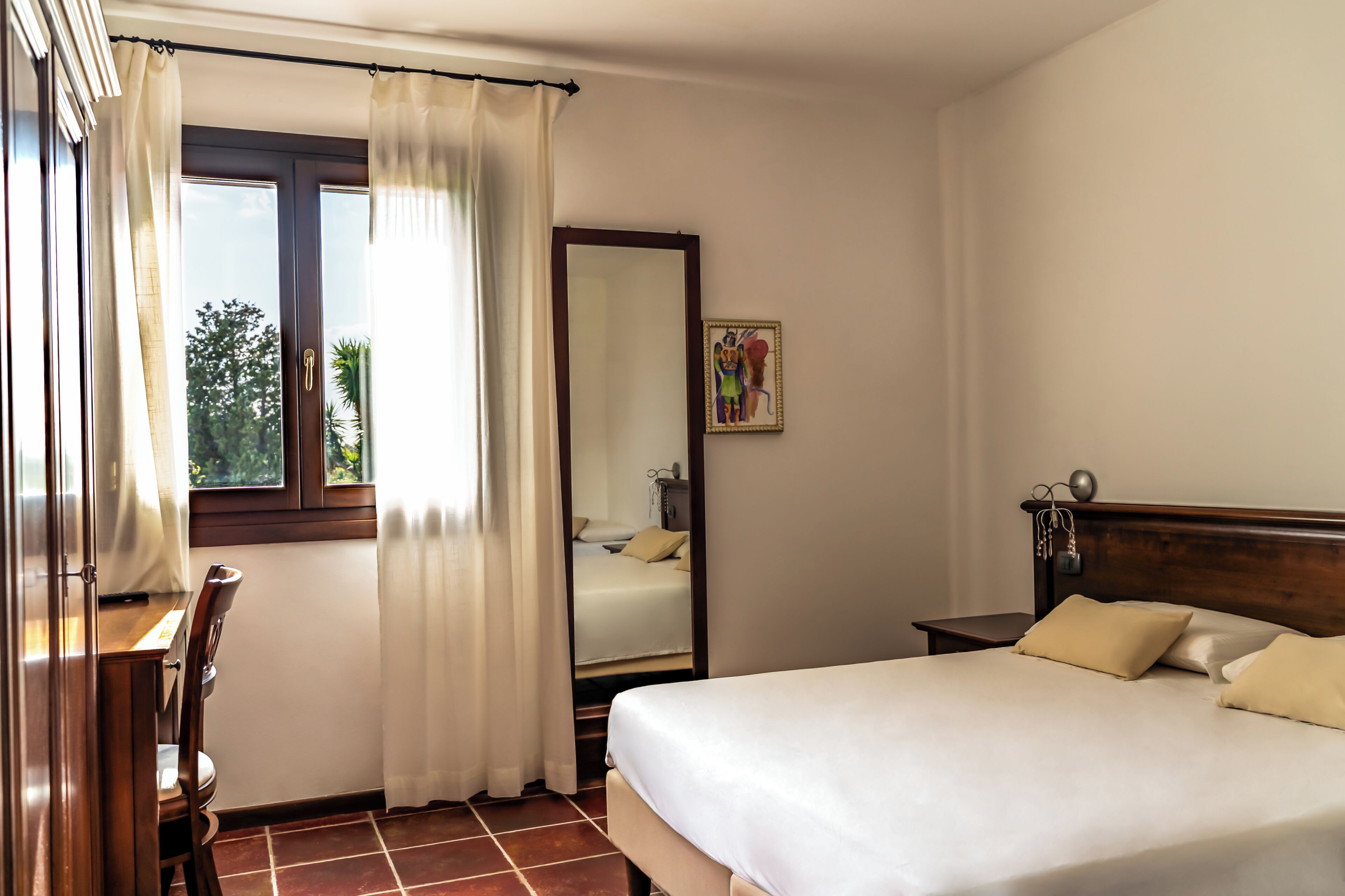 Tremannsrom – standard | Italienske Frette-laken, dundyner, memory foam-senger og minibar