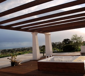 Bain à remous extérieur