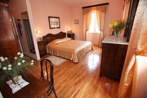 Comfort Double Room, 1 King Bed, City View, Sea Facing