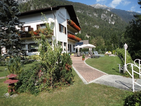 Jardines del alojamiento. Pension Waldkrieber