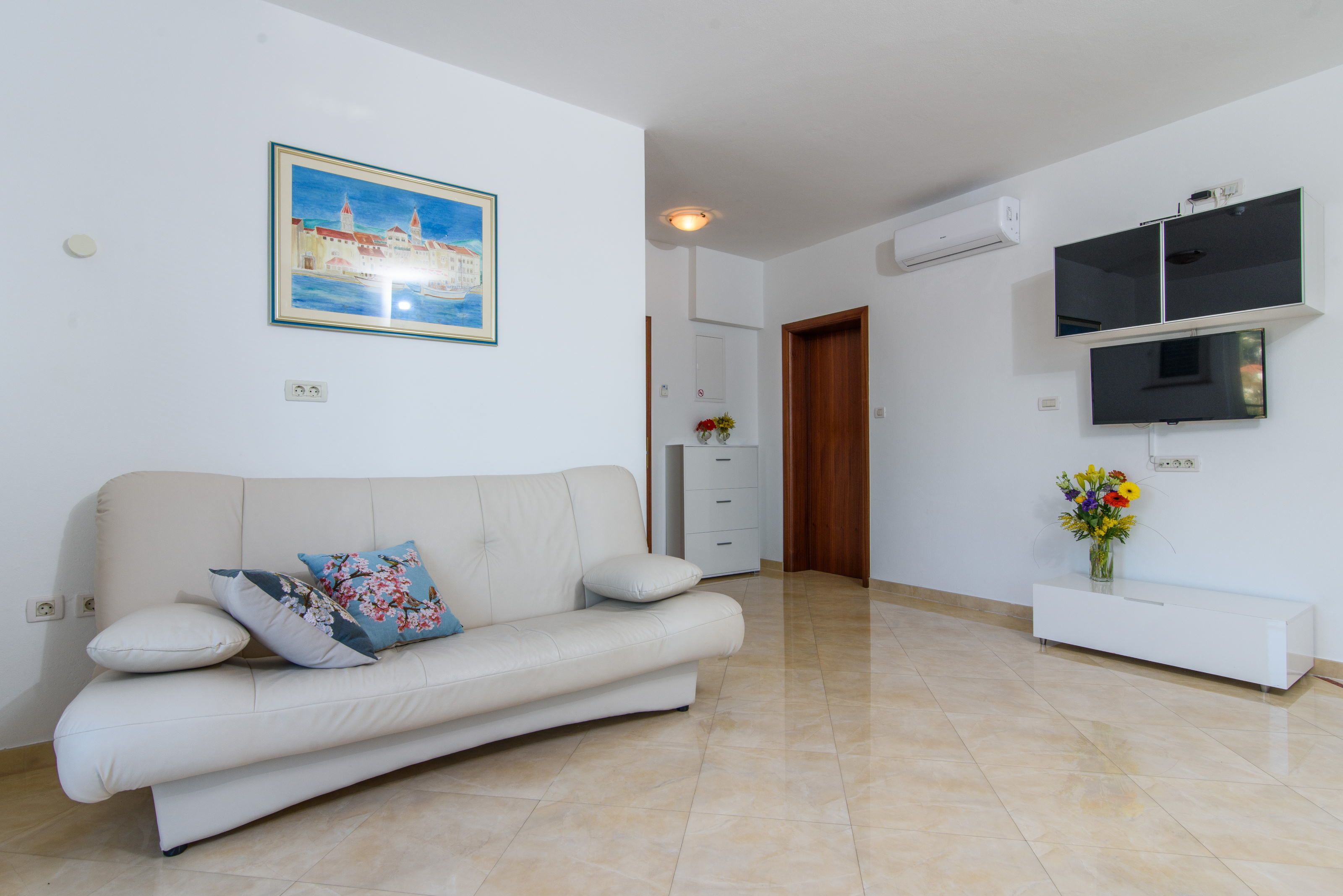 deluxe apartment | living room | lcd tv