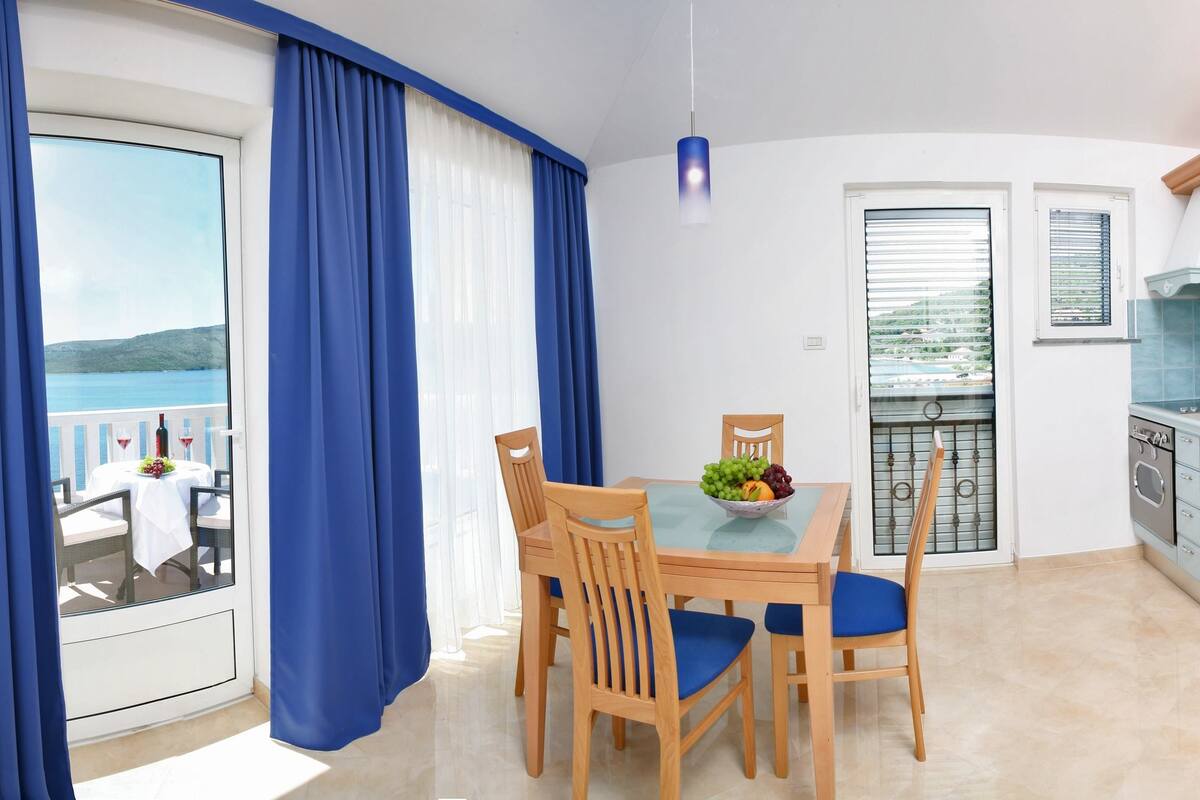 superior apartment (penthouse) | in-room dining