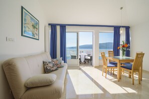 Leilighet – superior (Penthouse) | Utsikt mot strand/hav