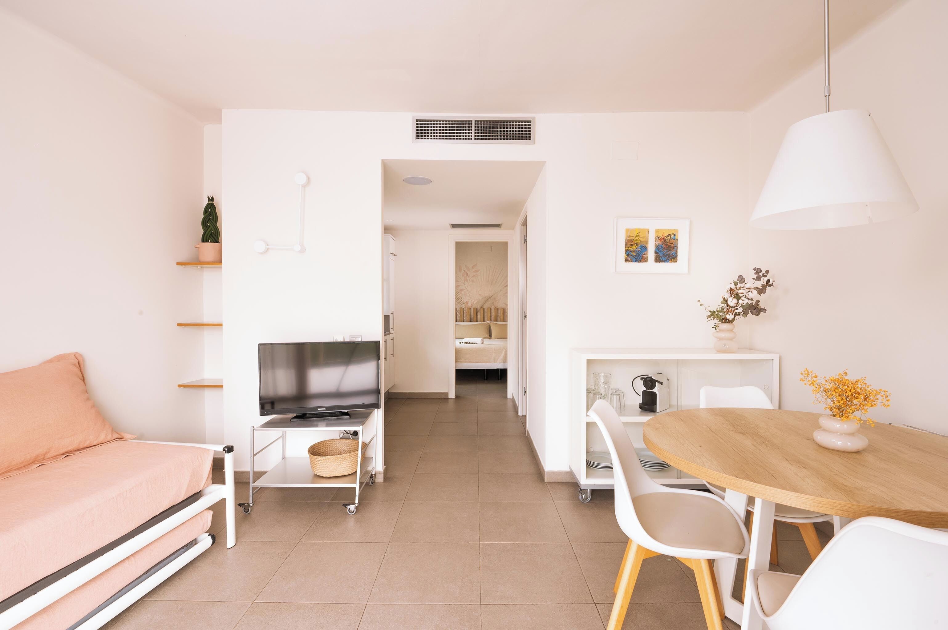 Apartamento estándar | Caja fuerte, escritorio, espacio para trabajar con un portátil