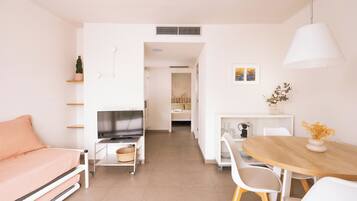 Apartamento estándar | Caja fuerte, escritorio, espacio para trabajar con un portátil