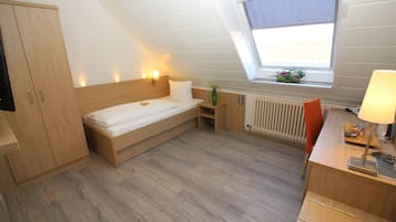 Single Room | Desk, WiFi, bed sheets