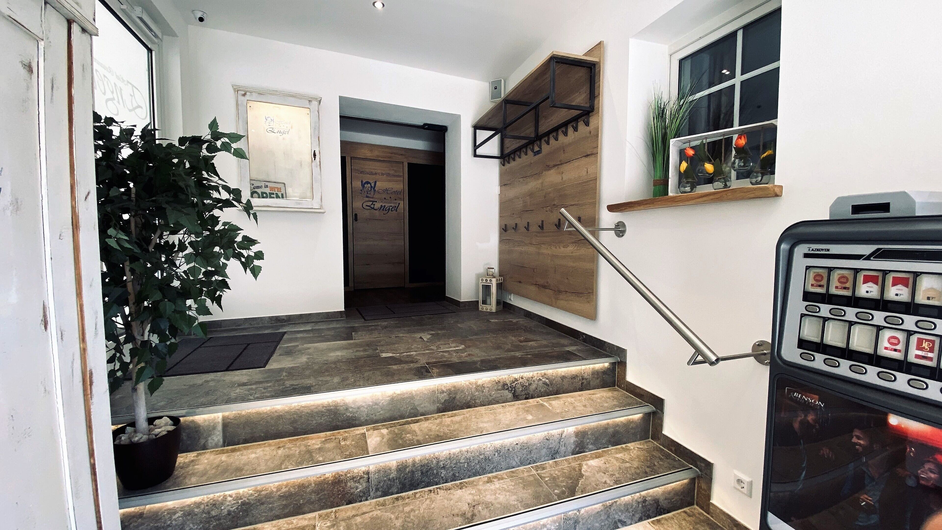 Lunch and dinner served, German cuisine