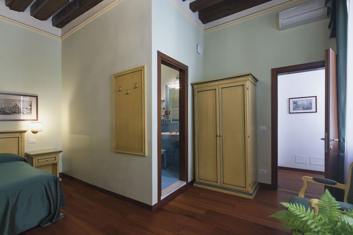 Quadruple Room | Living area