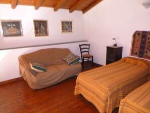 Quadruple Room | 5 bedrooms, desk, free WiFi, bed sheets - Baglio delle Rose (Giarre)