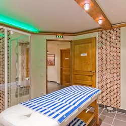 Sauna, tina de hidromasaje y tratamientos corporales