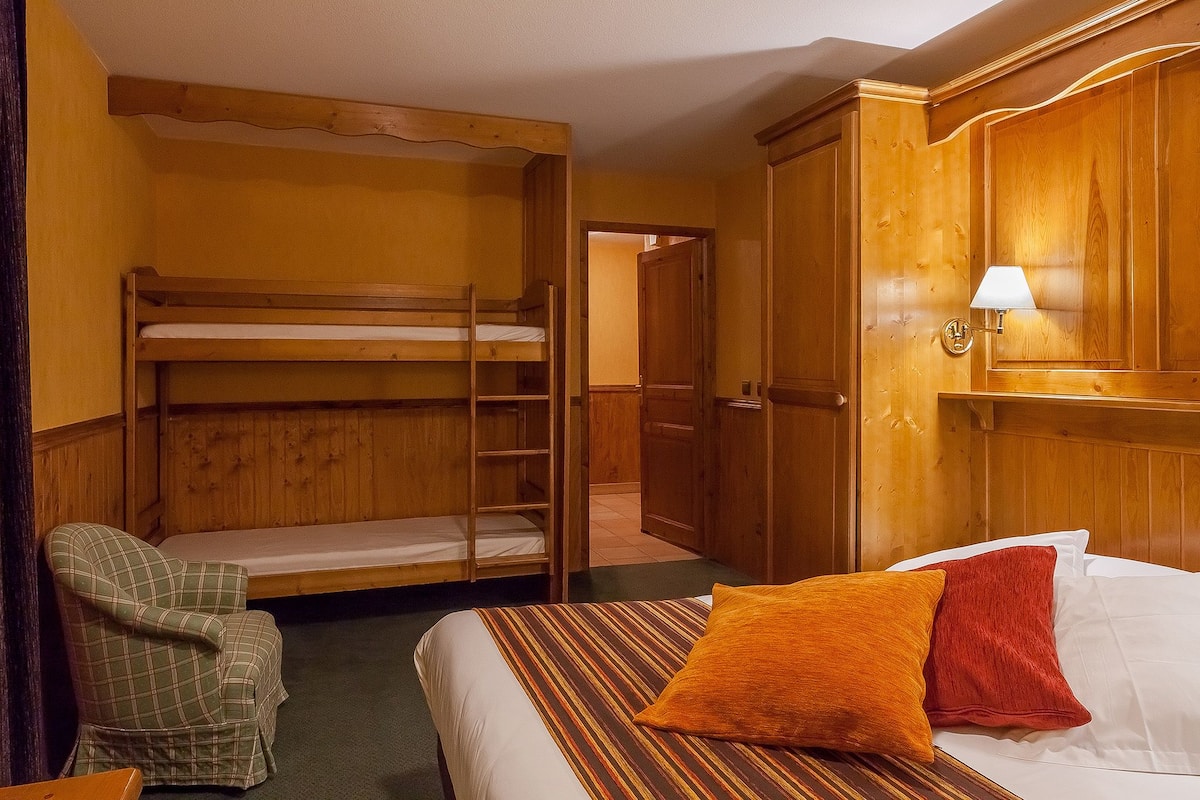 In-room safe, desk, blackout curtains, free WiFi