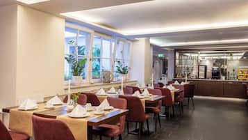 Desayuno buffet todos los días (EUR 19 por persona)