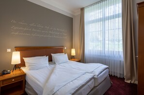 Literie de qualité supérieure, coffres-forts dans les chambres, bureau