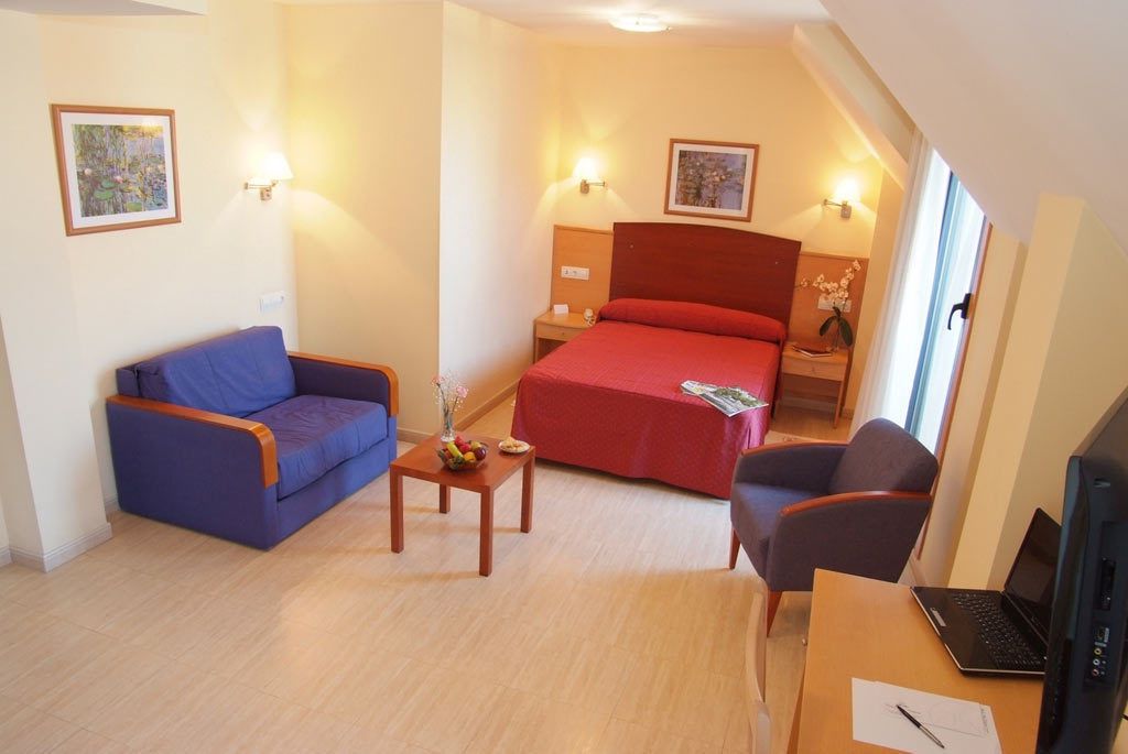 double room | pillow-top beds, in-room safe, desk, iron/ironing board