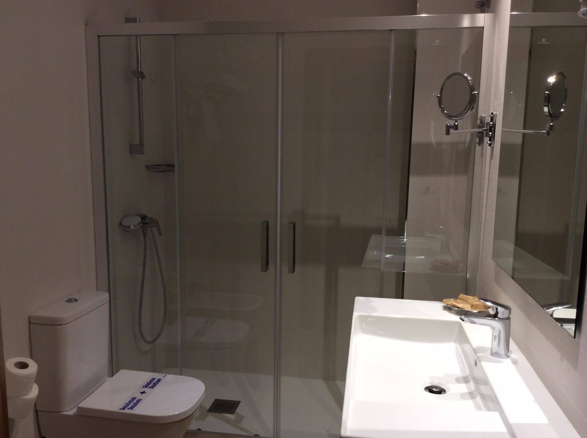 double room | bathroom | shower, hair dryer, bidet, towels