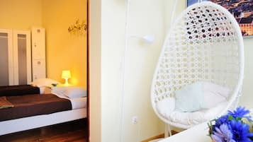 Chambre avec lits jumeaux, salle de bains attenante | Bureau, Wi-Fi gratuit