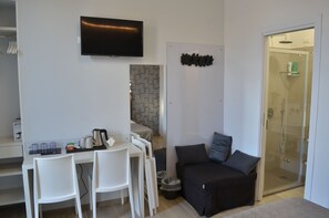 Triple Room | Select Comfort beds, in-room safe, desk, blackout curtains - B&B At Your Place (Rome)