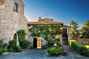 Property entrance - Castello di Spaltenna- Small Luxury Hotels of the World (Gaiole in Chianti)