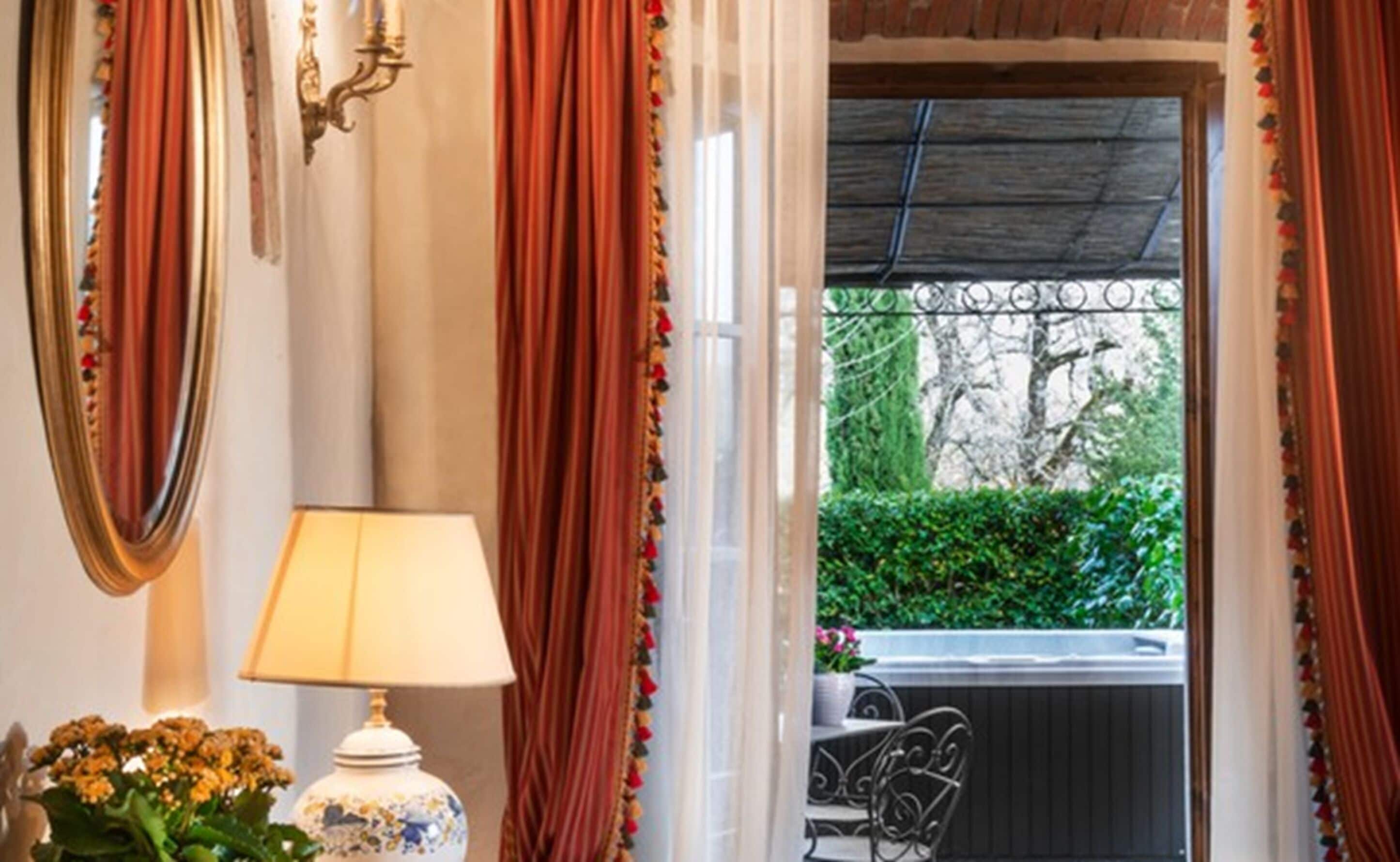 suite jacuzzi garden | minibar, in-room safe, individually decorated, individually furnished