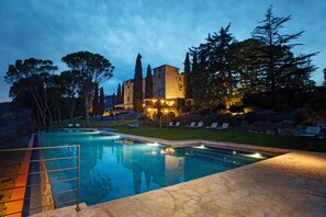 Indoor pool, outdoor pool, sun loungers - Castello di Spaltenna- Small Luxury Hotels of the World (Gaiole in Chianti)