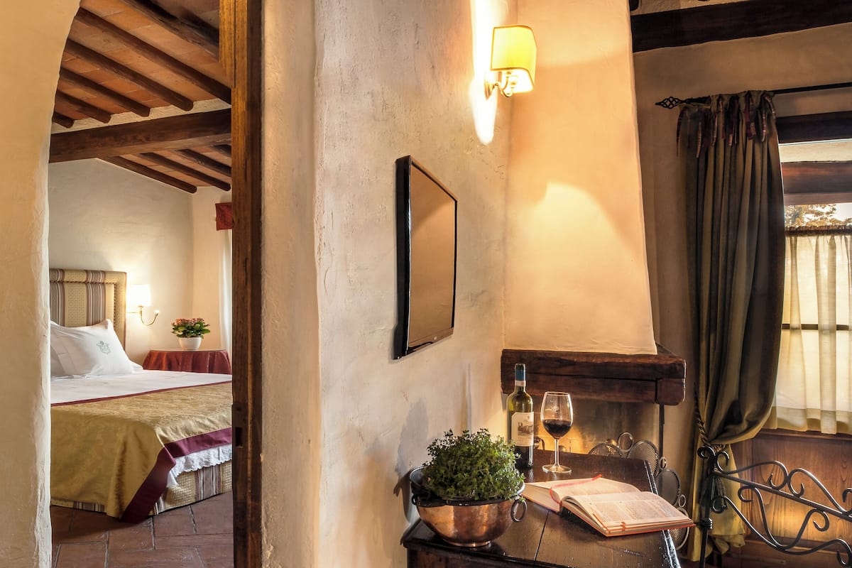 suite, terrace | minibar, in-room safe, individually decorated, individually furnished