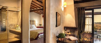 Suíte, terraço | Frigobar, cofres nos quartos, individualmente decorados