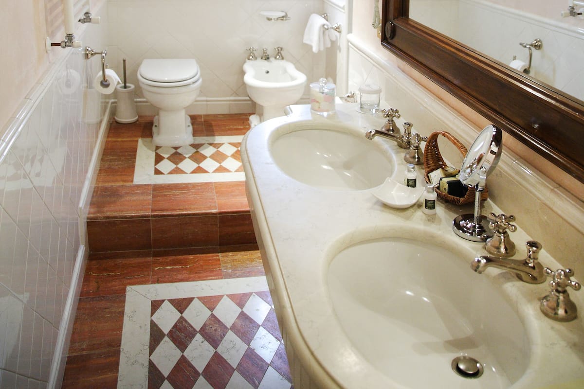 doppia classic | bathroom | designer toiletries, hair dryer, bathrobes, slippers