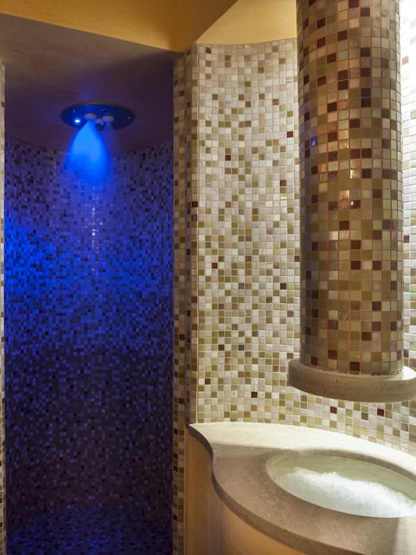 Outdoor treatment area, sauna, hot tub, steam room, Turkish bath/hammam