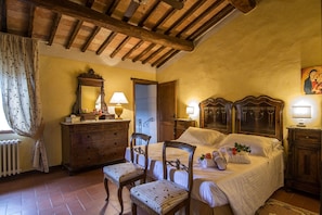 Minibar, in-room safe, free WiFi, bed sheets