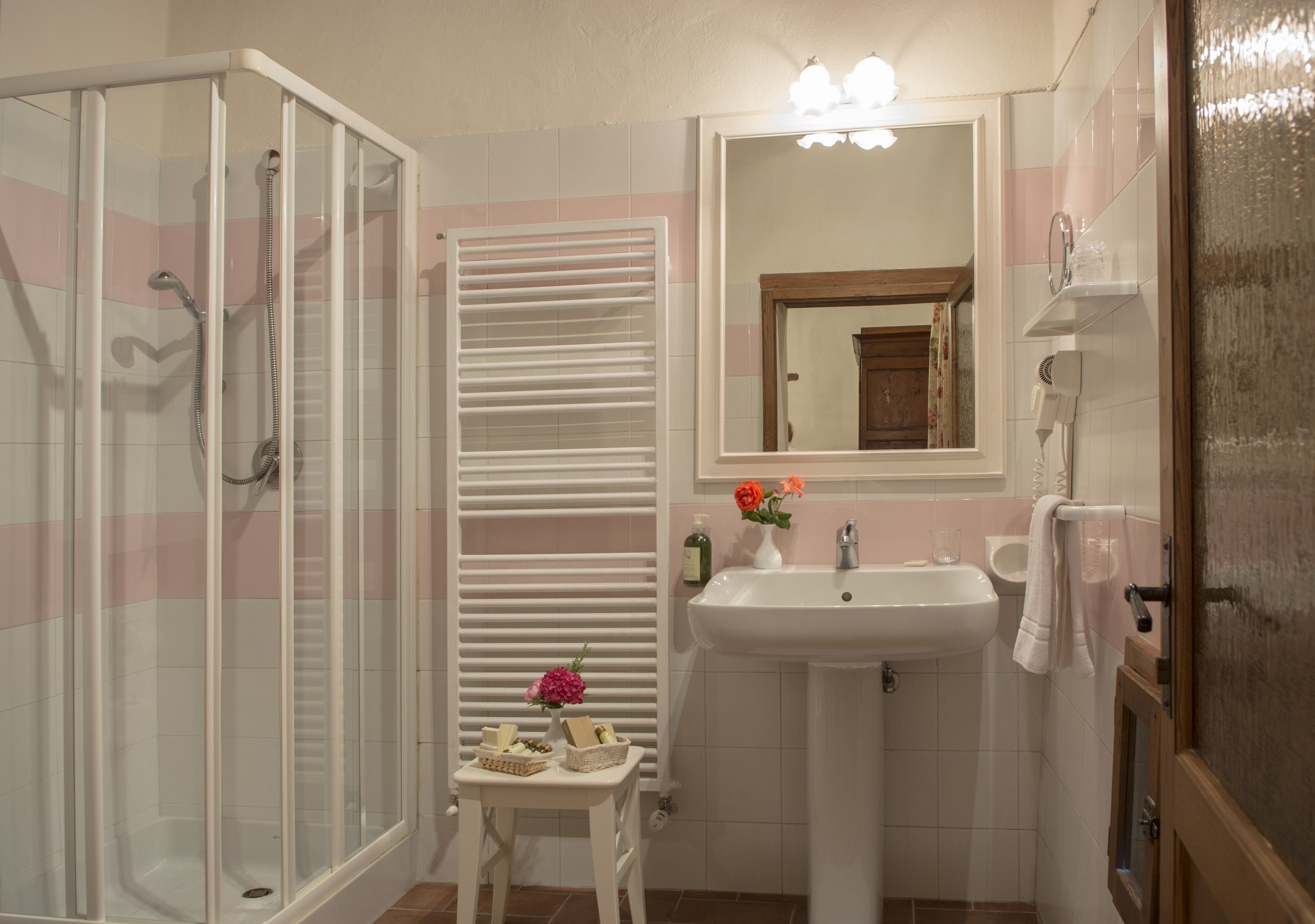 basic double room | bathroom | shower, free toiletries, hair dryer, slippers