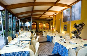 Breakfast, lunch, dinner served; al fresco dining 