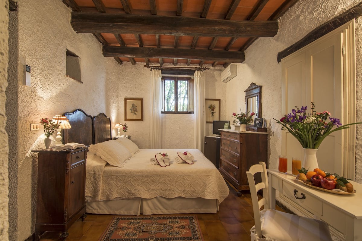 classic double room | premium bedding, minibar, in-room safe, desk