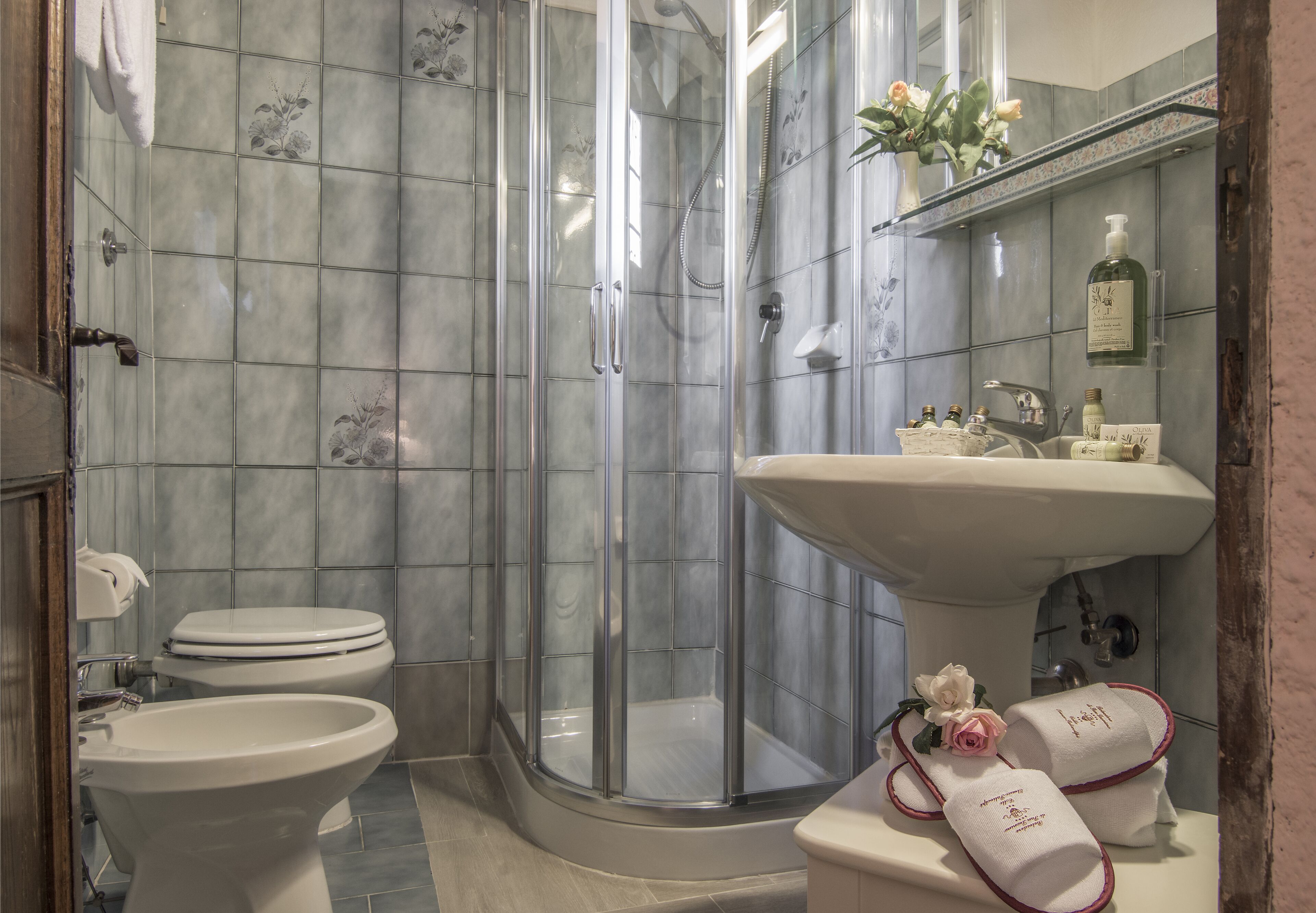 deluxe double room | bathroom | free toiletries, hair dryer, towels