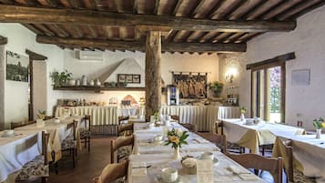 Desayuno buffet (EUR 15 por persona)