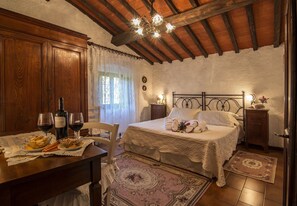 Superior Double Room | Premium bedding, minibar, in-room safe, desk - Hotel Colle Etrusco Salivolpi (Castellina in Chianti)