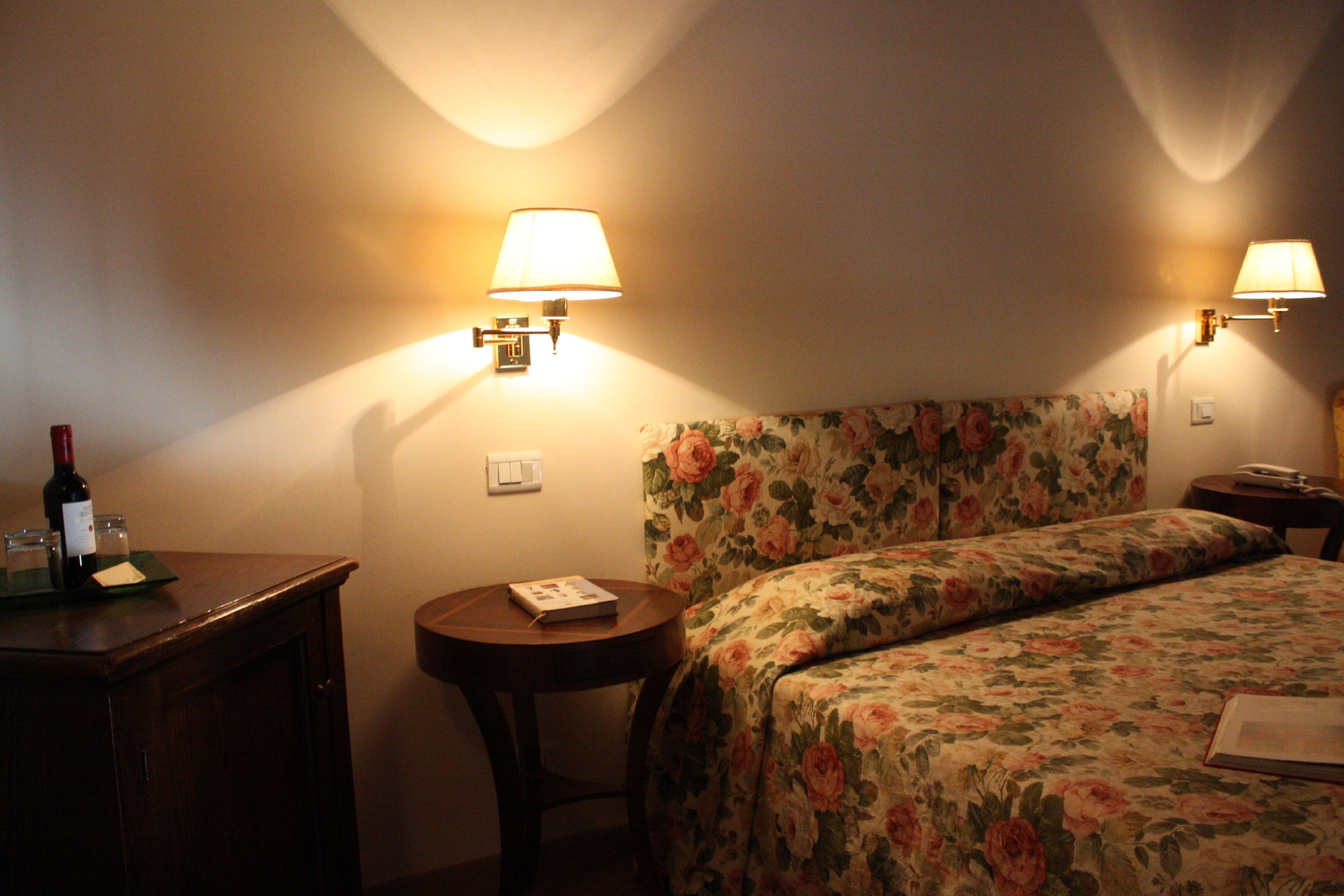 single room with semi double bed | minibar, in-room safe, desk, soundproofing