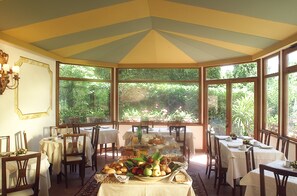 Petit déjeuner complet compris tous les jours