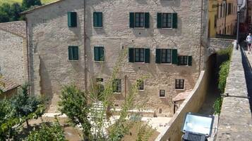 Experience the charm of a traditional European countryside setting, with a quaint atmosphere and serene surroundings.