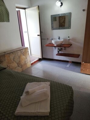 Family Bungalow | Premium bedding, memory foam beds, free WiFi - Hotel Villaggio Tabù (Centola)